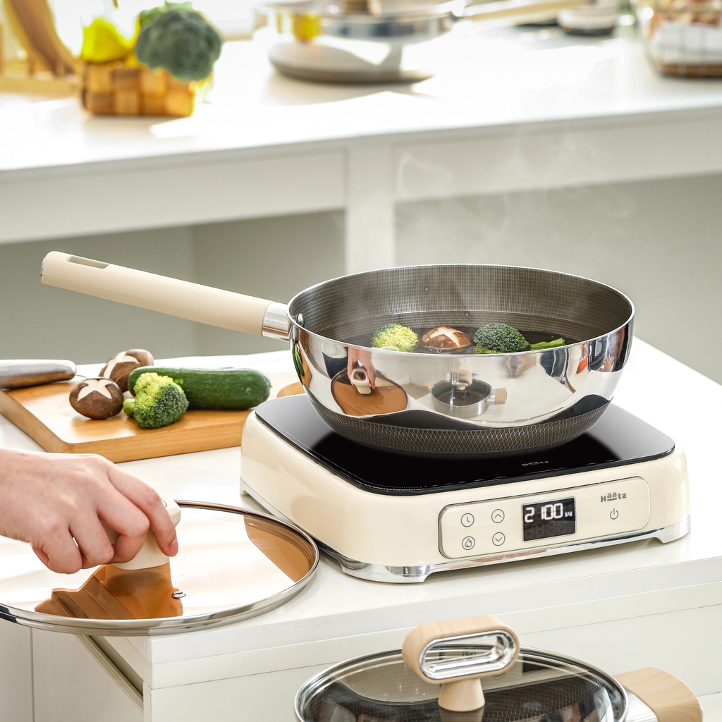 Bếp từ thời trang, công suất tới 2.100W