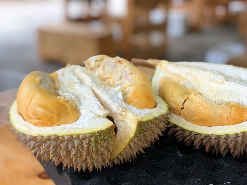 Sầu riêng bổ đôi