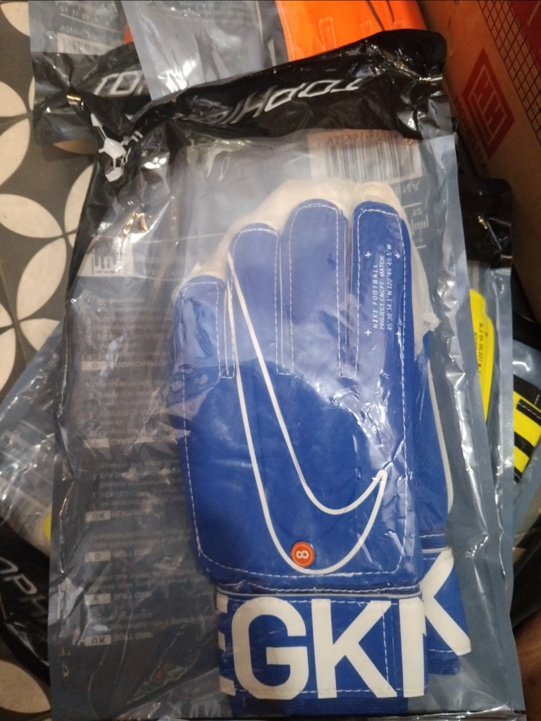 Găng tay thủ môn Gloves