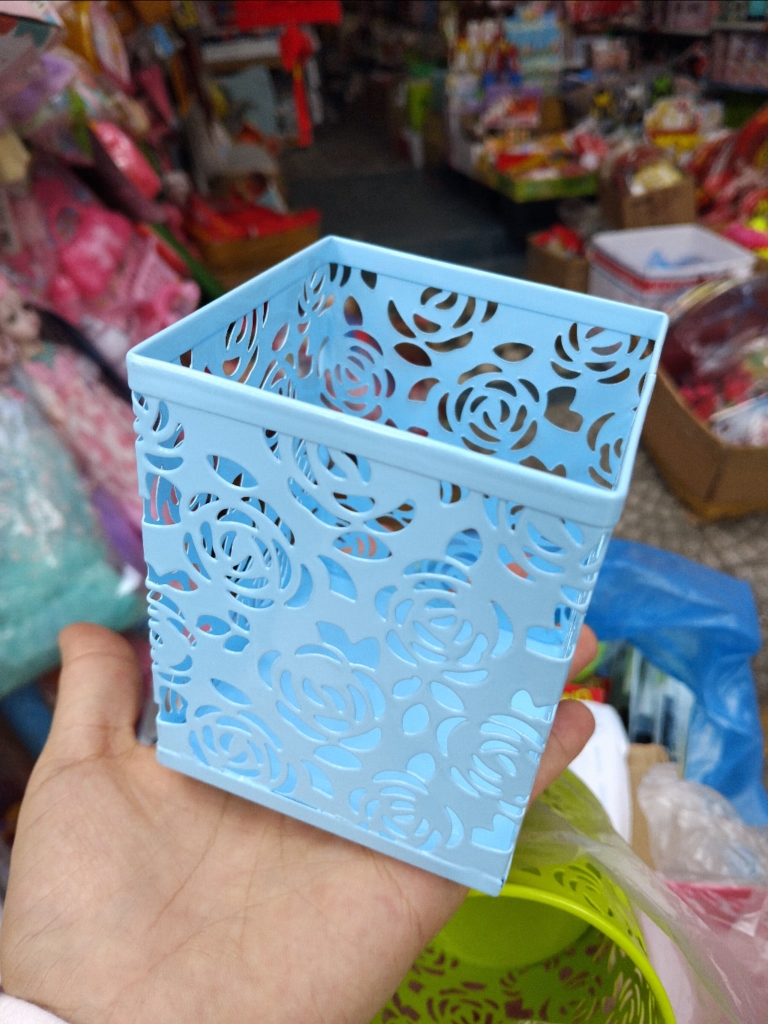 Cắm bút sắt