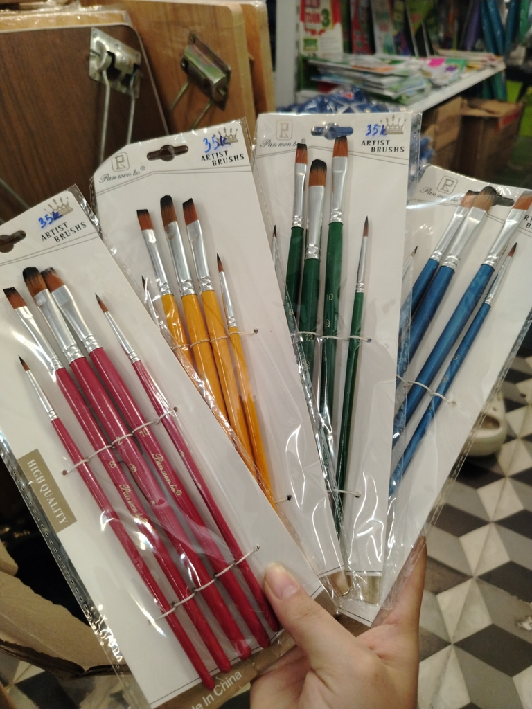 Vỉ cọ vẽ
