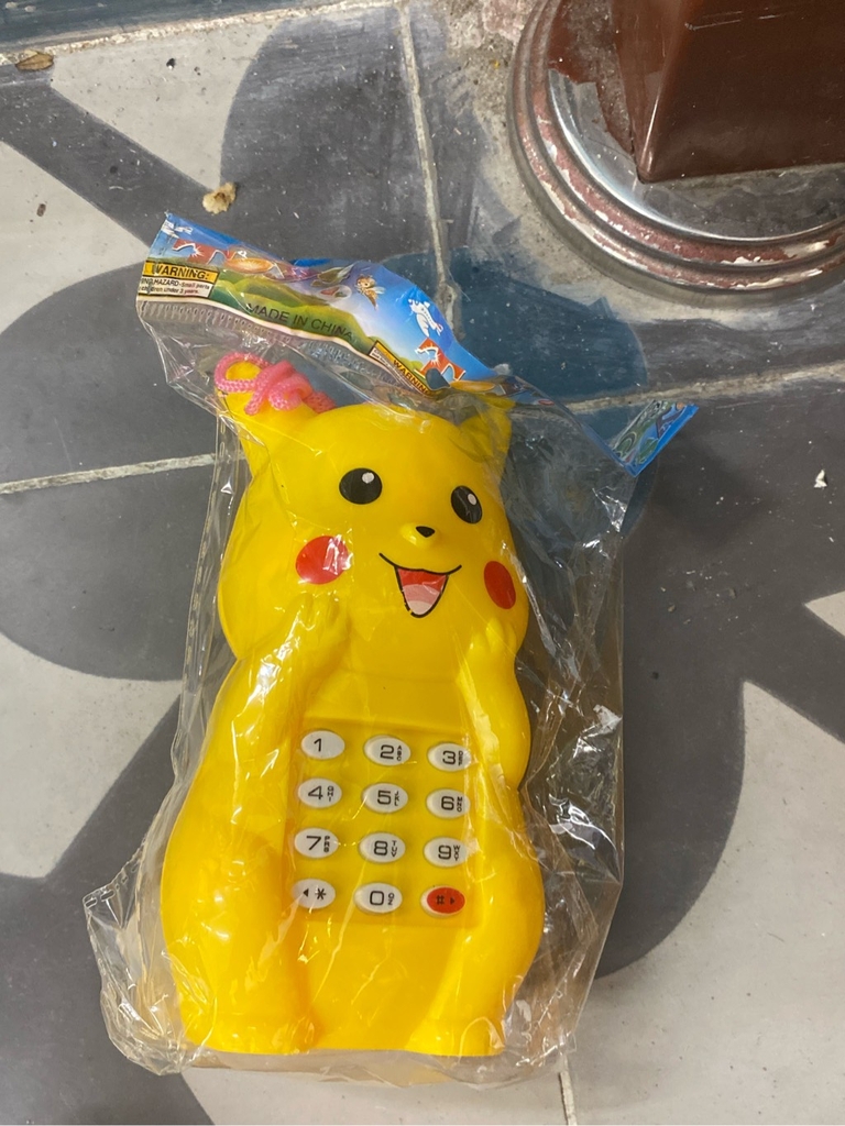 Đồ chơi điện thoại pin