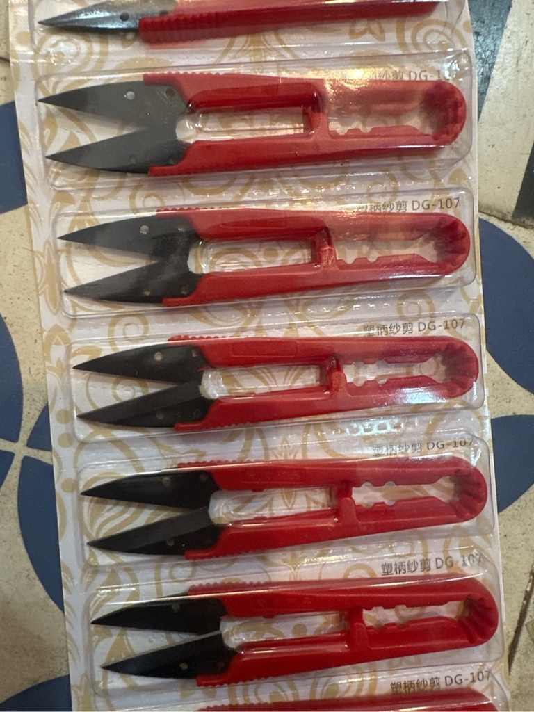 Kéo bấm chỉ