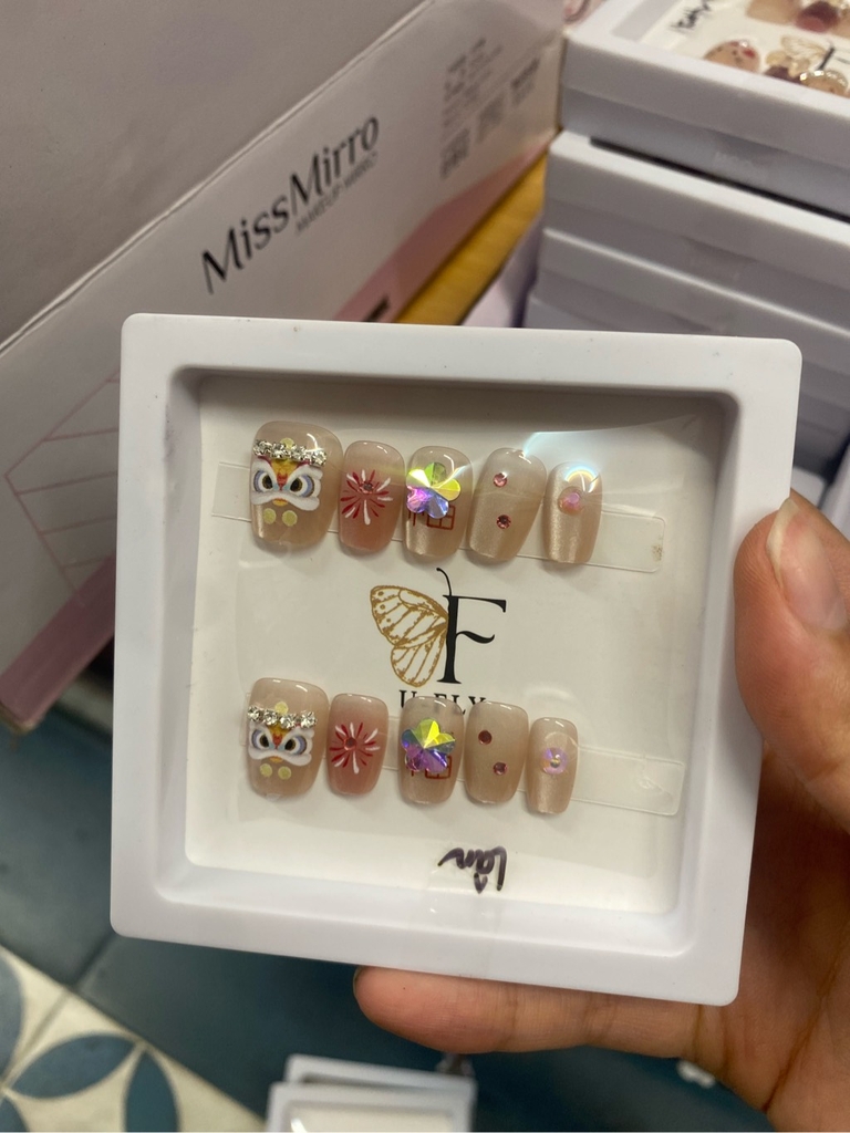 Móng tay giả nail đính đá trong ngắn