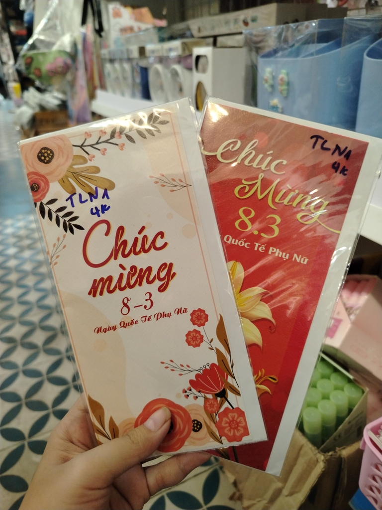 Thiệp to gắn bó hoa + cây găm 20/11