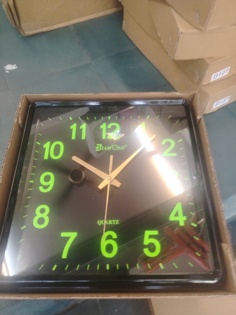 Đồng hồ treo tường