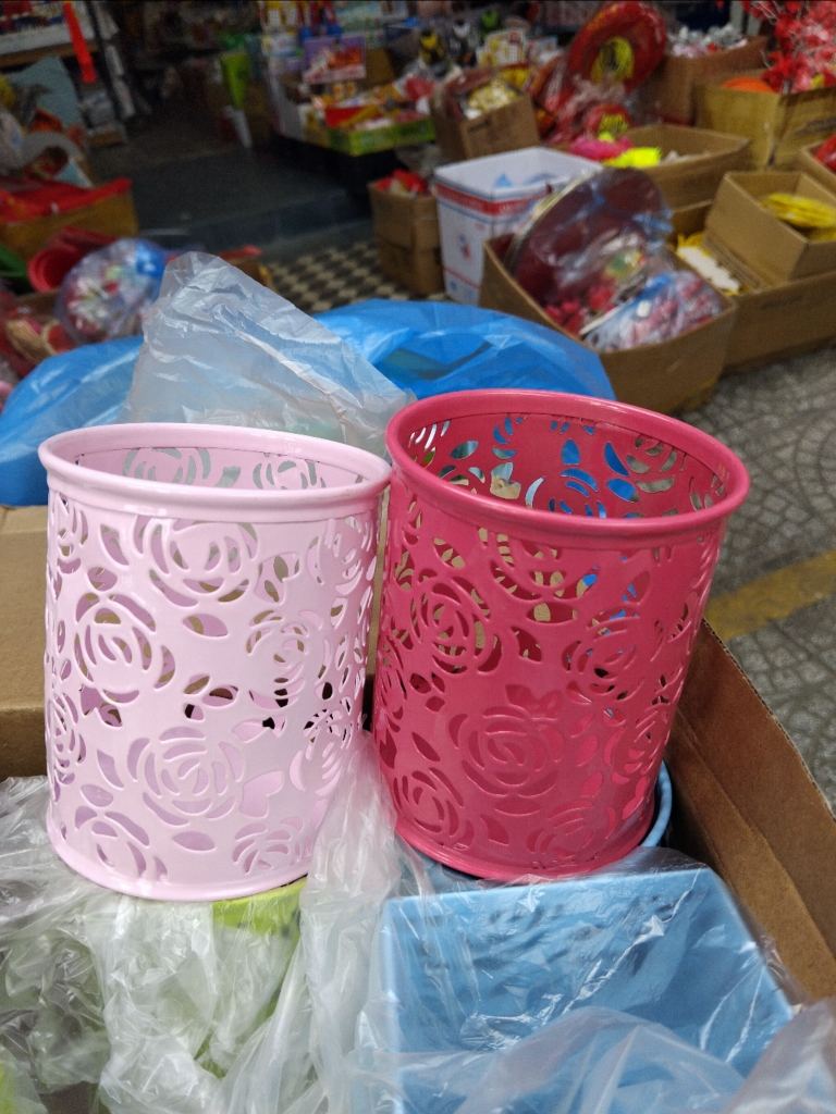 Cắm bút sắt