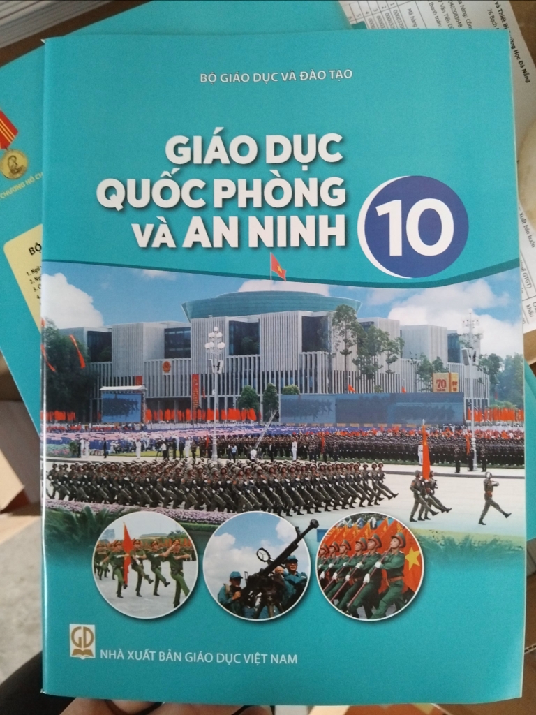 Sách giáo khoa lớp 10