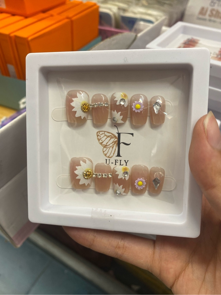 Móng tay giả nail đính đá trong ngắn