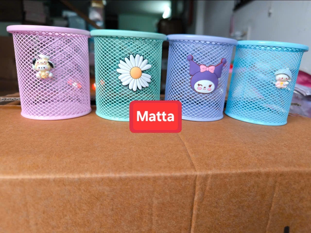 Cắm bút Lưới sắt gắn cham
