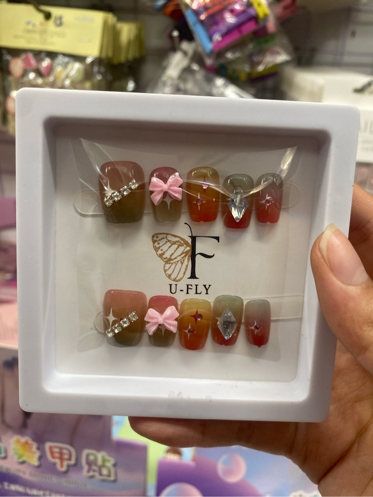 Móng tay giả nail đính đá trong ngắn