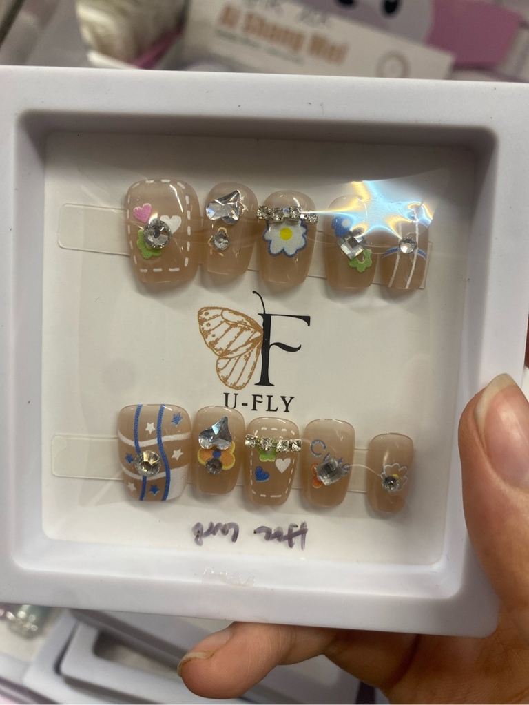 Móng tay giả nail đính đá trong ngắn