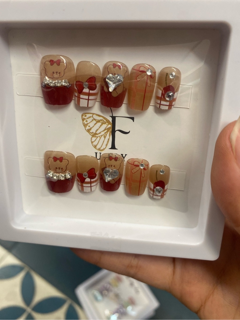 Móng tay giả nail đính đá trong ngắn