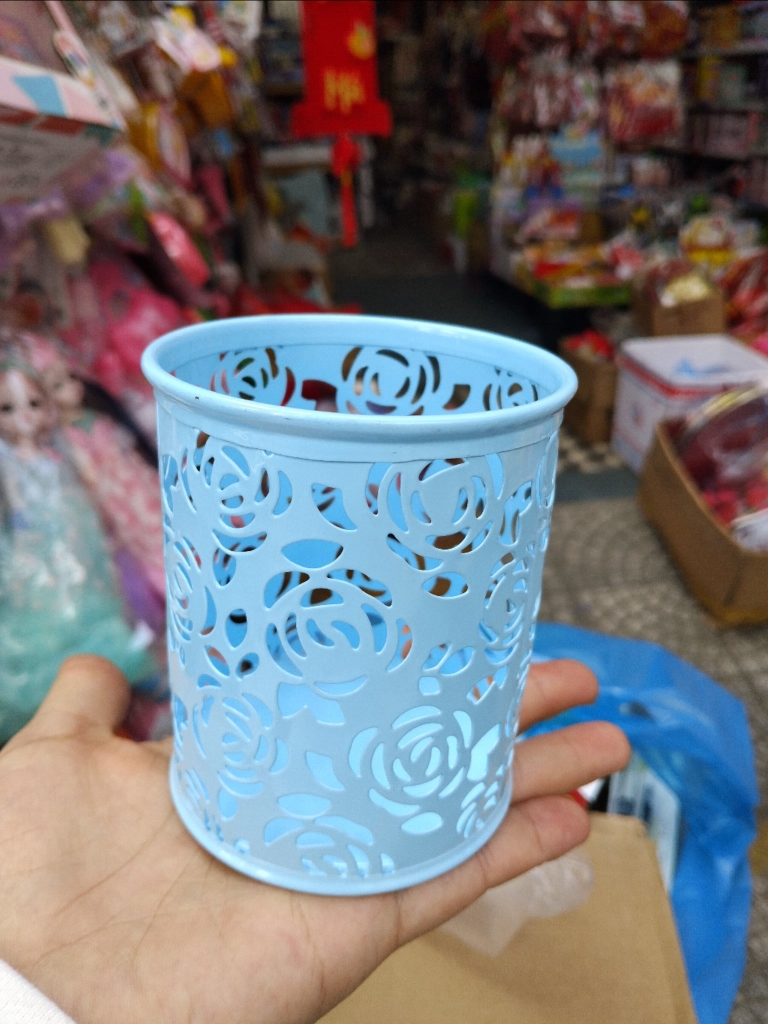 Cắm bút sắt