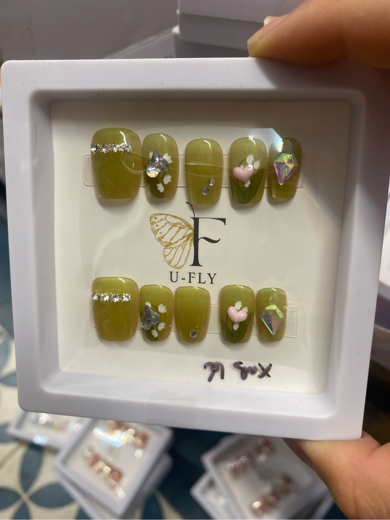 Móng tay giả nail đính đá trong ngắn