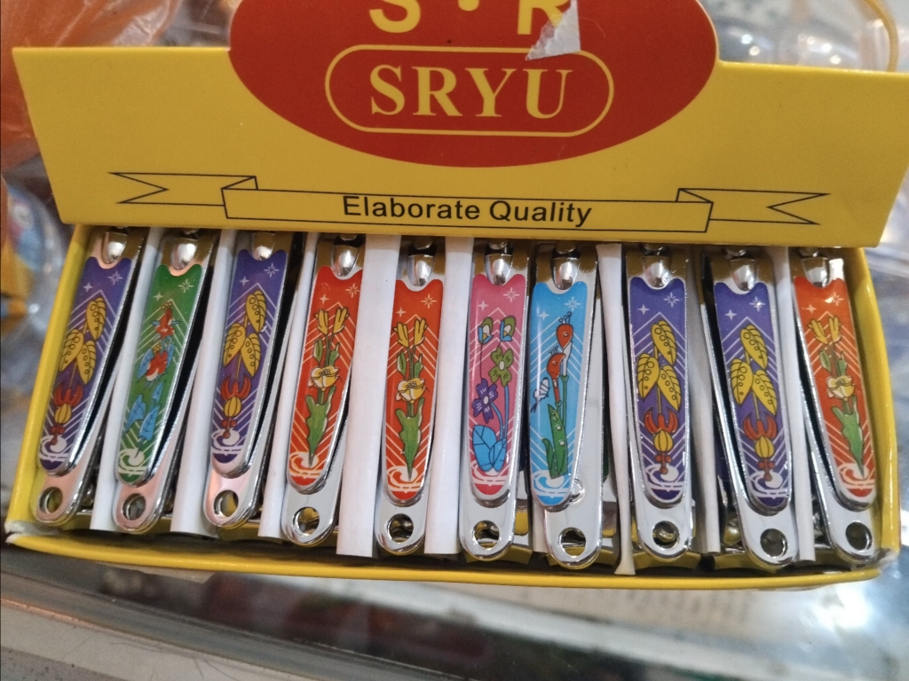 Bấm móng tay