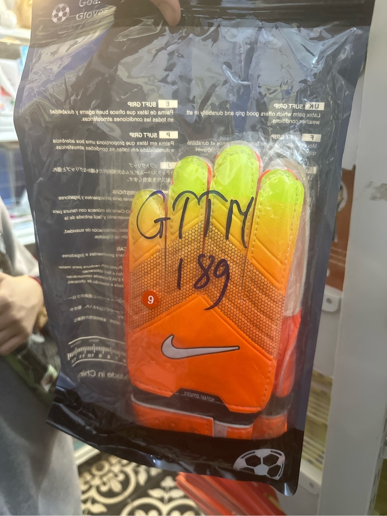 Găng tay thủ môn Gloves