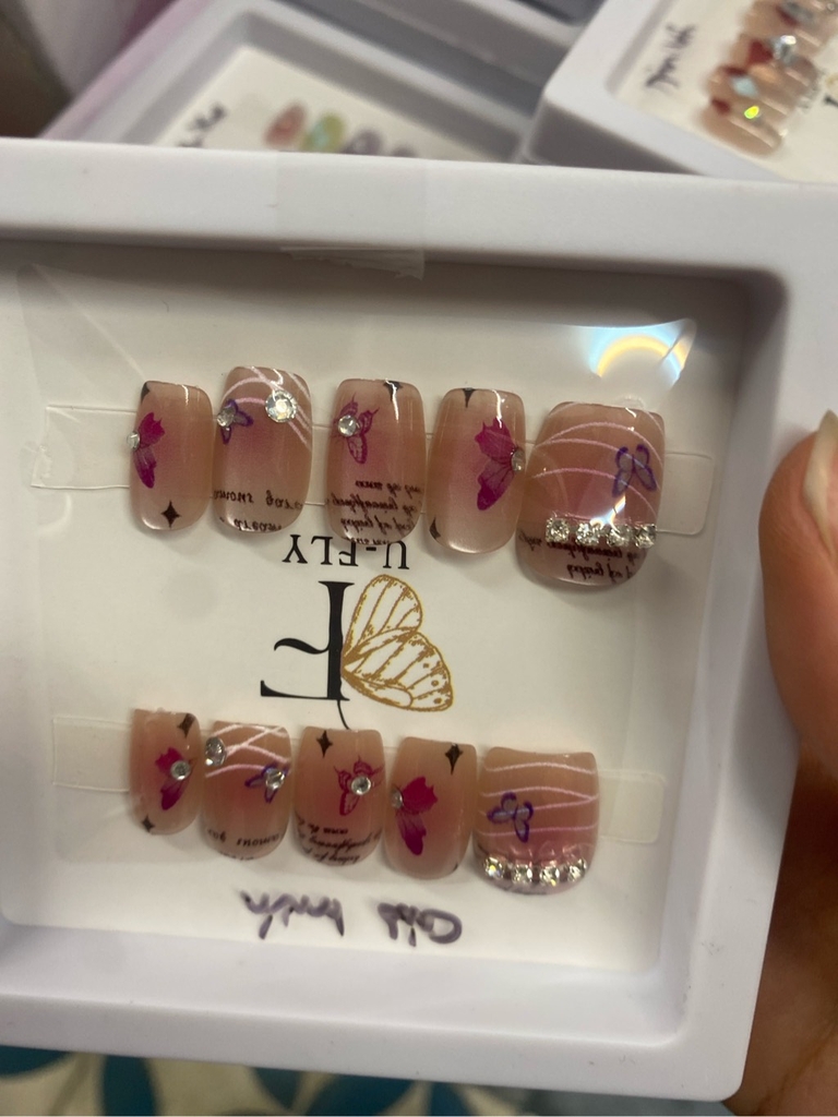 Móng tay giả nail đính đá trong ngắn