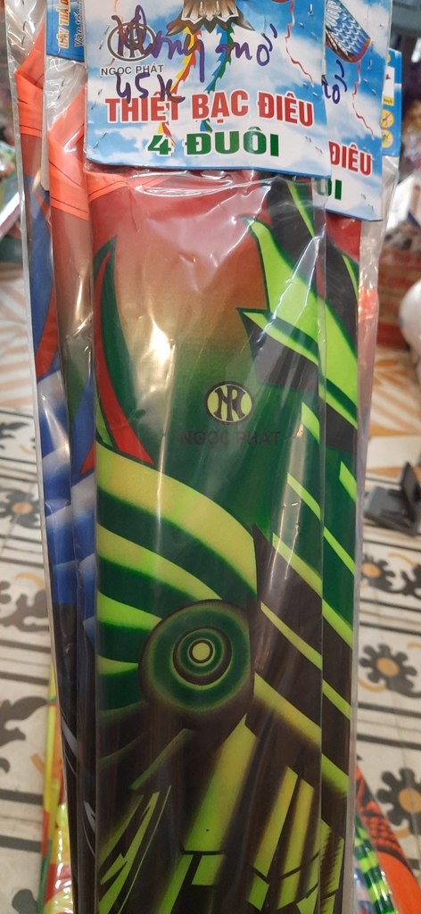 Con Diều Các mẫu
