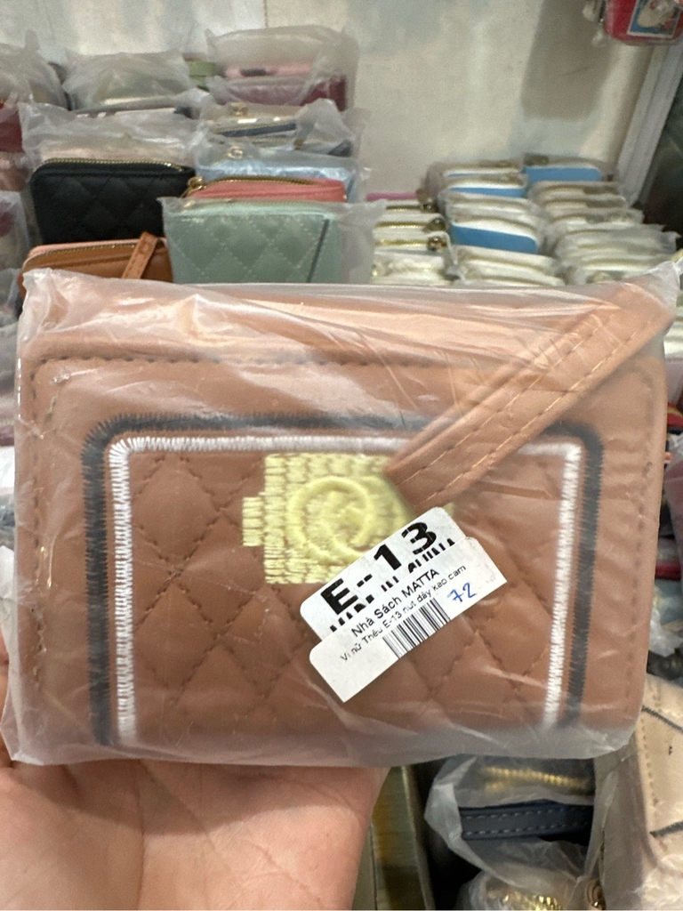 Ví tiền nữ