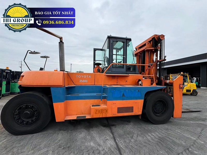 Xe Nâng TOYOTA FD240 - Đời 2002 - Nhập Khẩu Nhật Bản