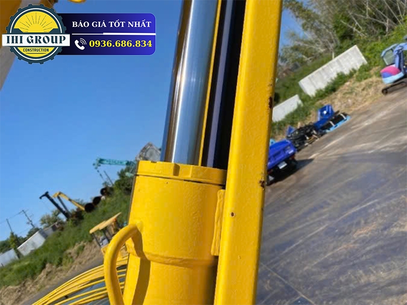 Cẩu Mini KOMATSU 4.9 Tấn – Đời 2002- Nhập Khẩu Nhật Bản