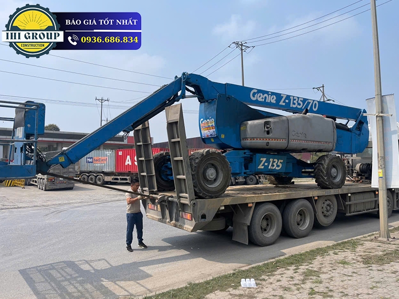 Xe nâng người Z135/70 - Đời 2009 - Nhập Khẩu Mỹ