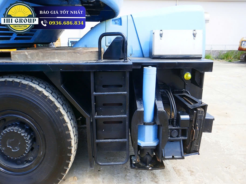 Xe Cẩu Bánh Lốp KATO KR-25H-V7 - Đời 2008 - Nhập Khẩu Nhật Bản