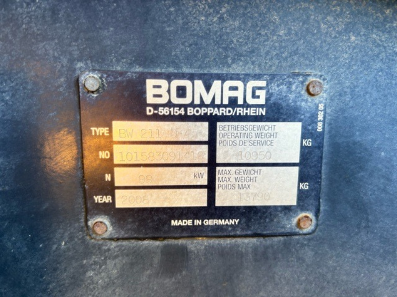XE LU BOMAG BW211D-4 (2008) – Nhập khẩu Nhật Bản