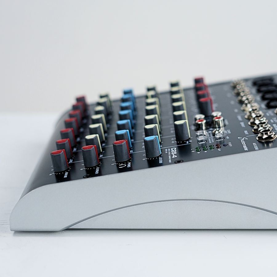 Bộ trộn analog 4 kênh StudioMaster  C2S-4