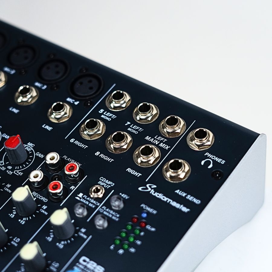 Bộ trộn analog 4 kênh StudioMaster  C2S-4