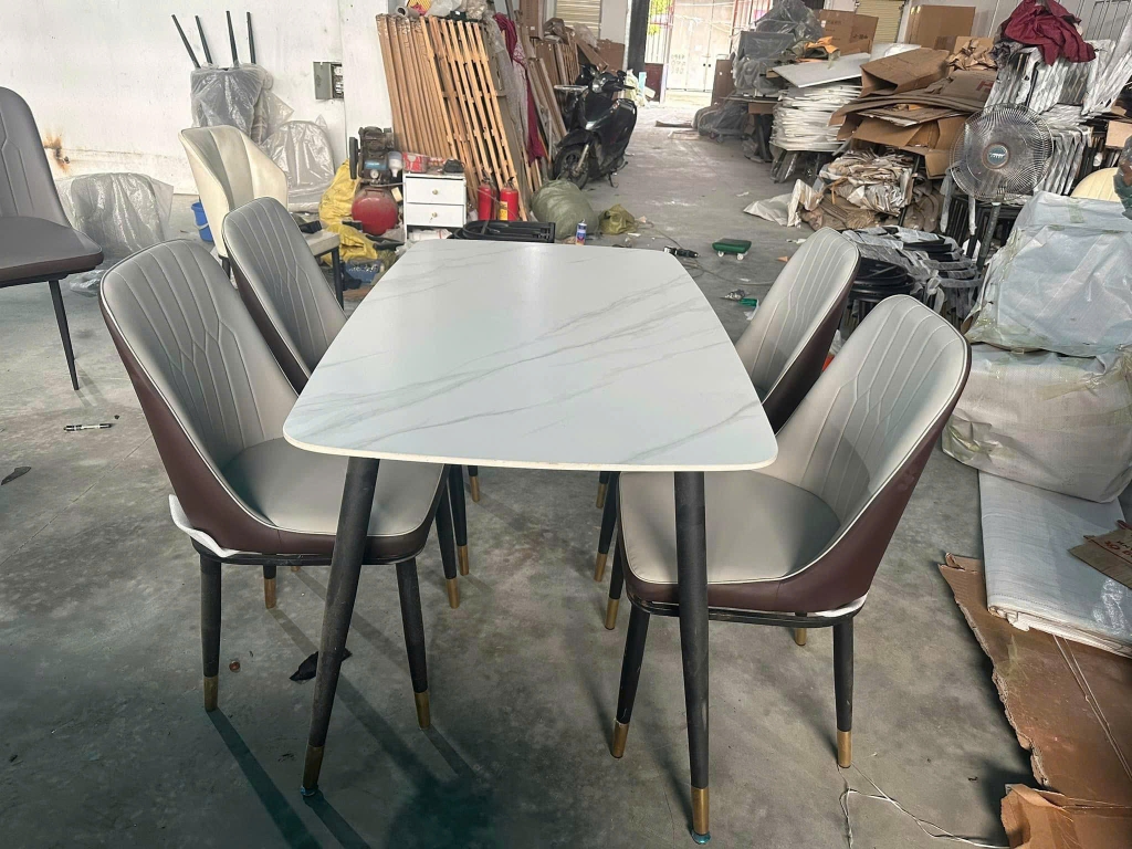 Bàn ăn nhập khẩu KT 65cm * 1m2  MS 428