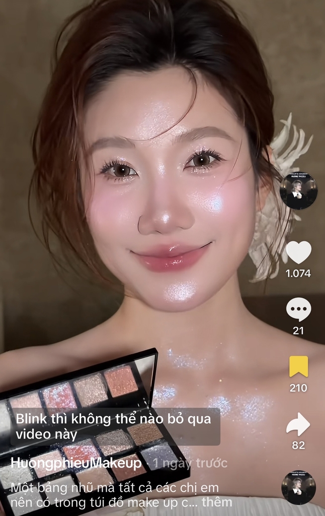 Bảng Nhũ Mắt Mona 10 ô - Màu 01 Blossom Skies
