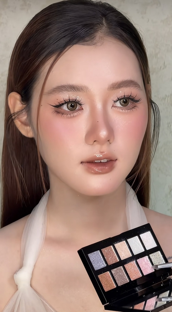 Bảng Nhũ Mắt Mona 10 ô - Màu 01 Blossom Skies