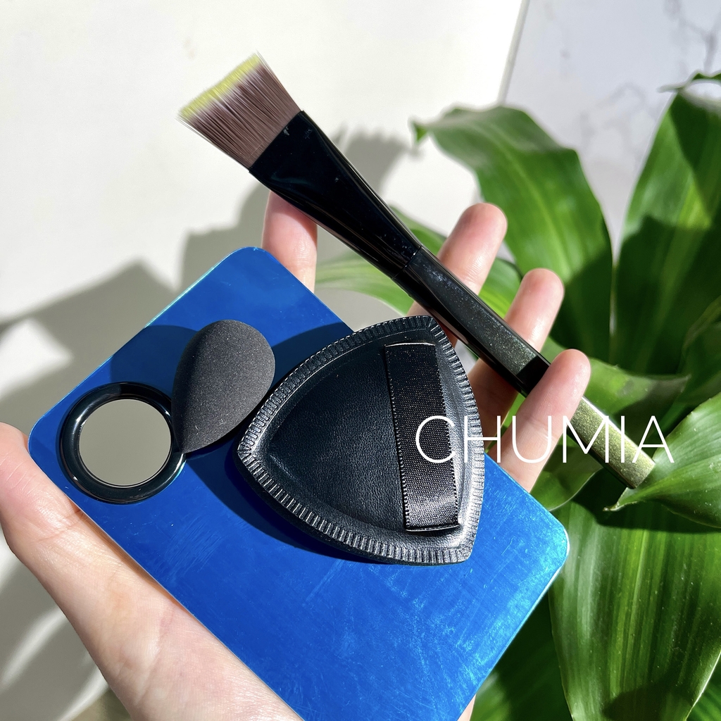 Set 4 món: Khay trộn nền, 2 mút, 1 cọ tán