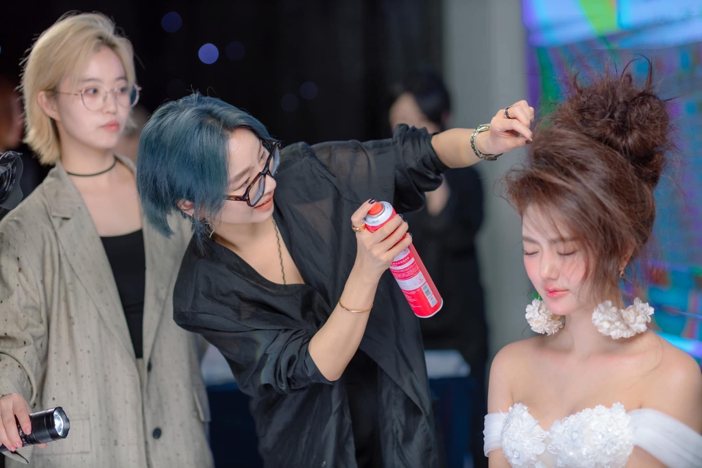 Keo xịt tóc FELLING Power Point 400ml (đỏ)