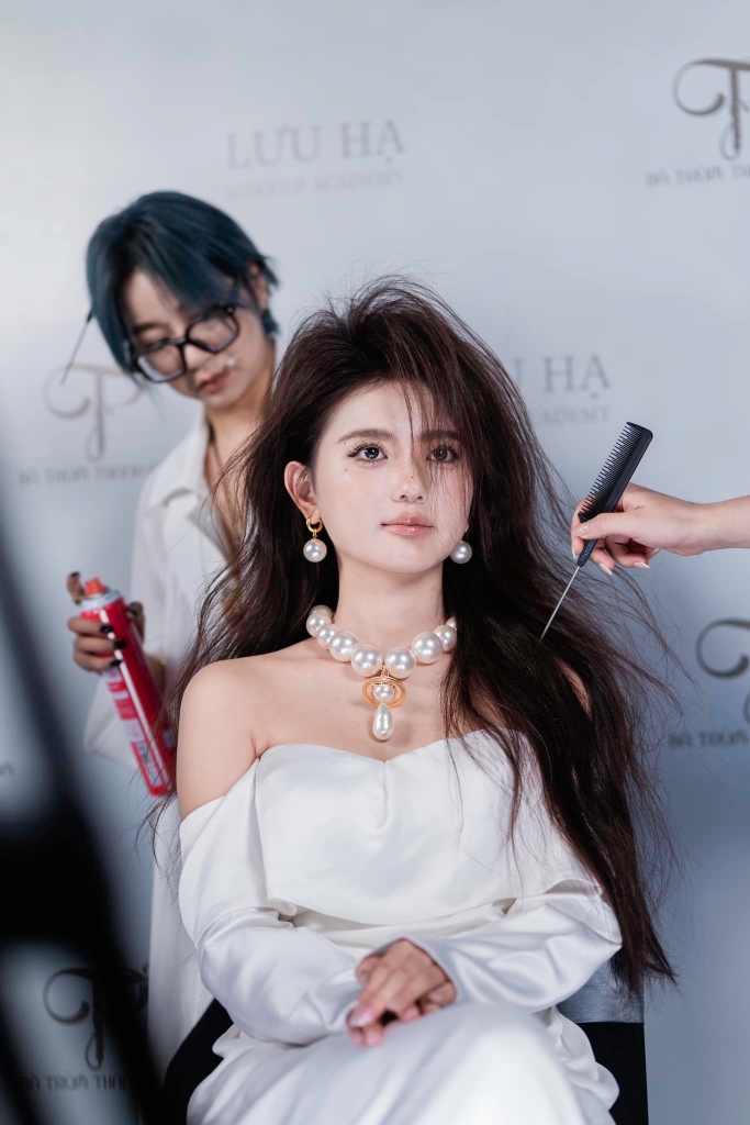 Keo xịt tóc FELLING Power Point 400ml (đỏ)