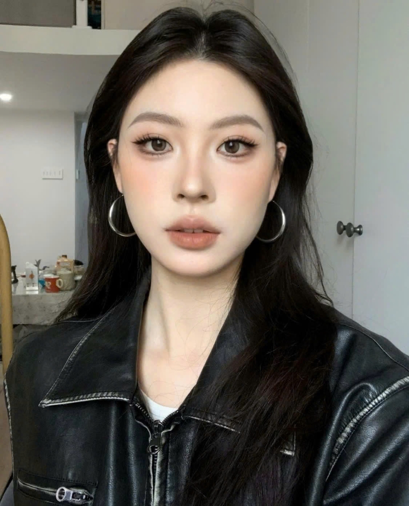 Bảng son CARMELA velvet blur - #0627 light euro (bảng nâu)