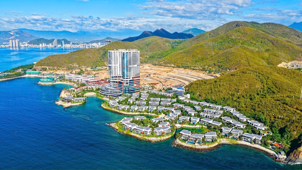 Không gian bên ngoài & tiện ích – Nơi hội tụ núi và biển