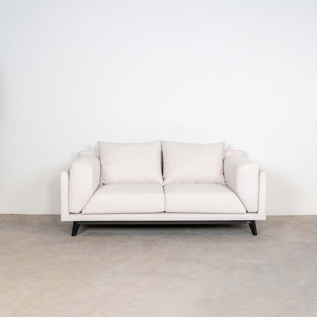 Ghế Sofa Gỗ Cao Su Tự Nhiên TROMSO 601Ghế Sofa Gỗ Cao Su Tự Nhiên TROMSO 601 – Thiết kế Bắc Âu, Vải bọc chống thấm, dễ vệ sinh | Decoraz.vn