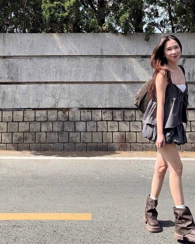 Chiếc áo màu xám