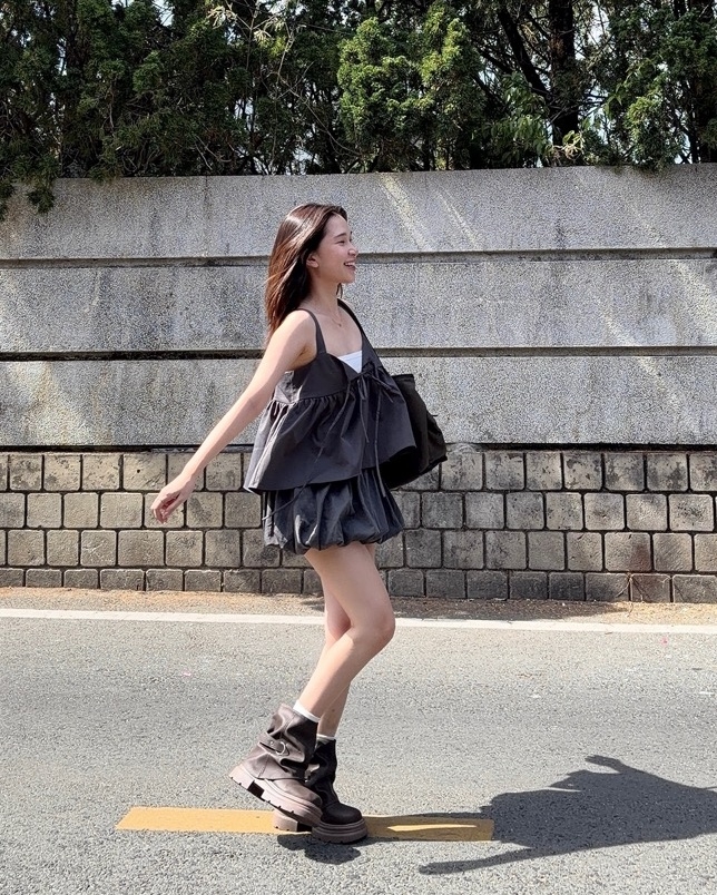 Chiếc áo màu xám