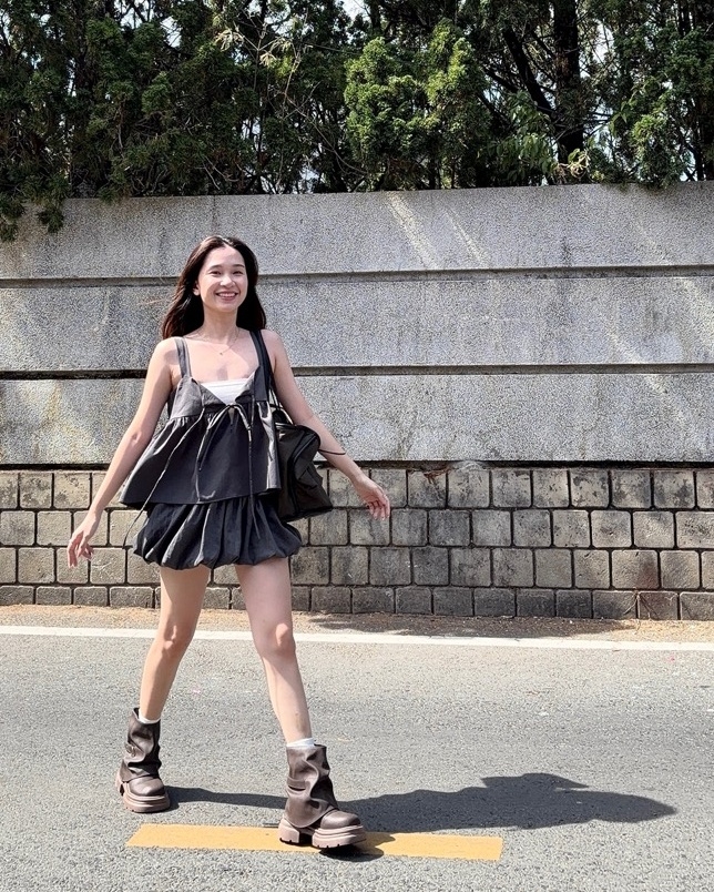 Chiếc áo màu xám