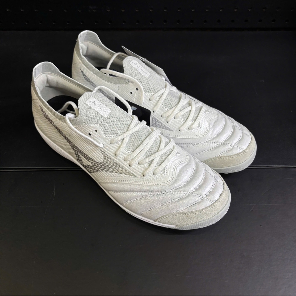 Giày Đá Bóng Mizuno Morelia Neo Sala Beta Japan TF Trắng/Bạc – Q1GB269009