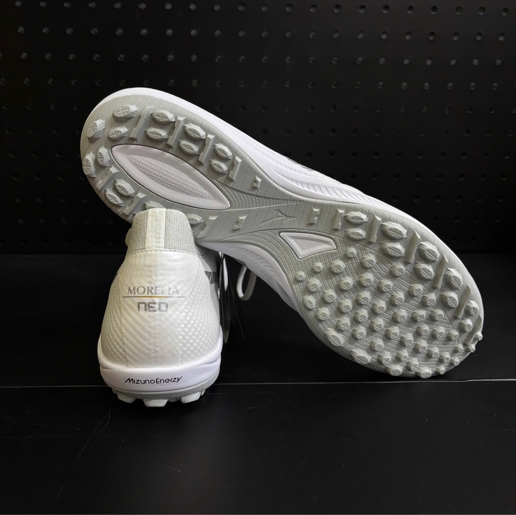 Giày Đá Bóng Mizuno Morelia Neo Sala Beta Japan TF Trắng/Bạc – Q1GB269009