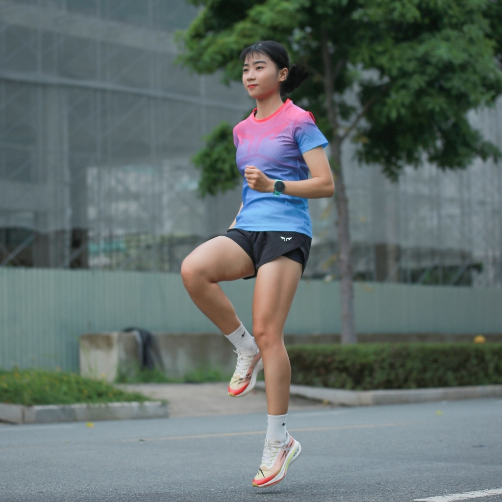 Áo Chạy Bộ Nữ Run Original 73, Áo Chạy Bộ Chất Vải Wolf Active, Nhanh Khô, Co Giãn 4 Chiều, Tôn Dáng