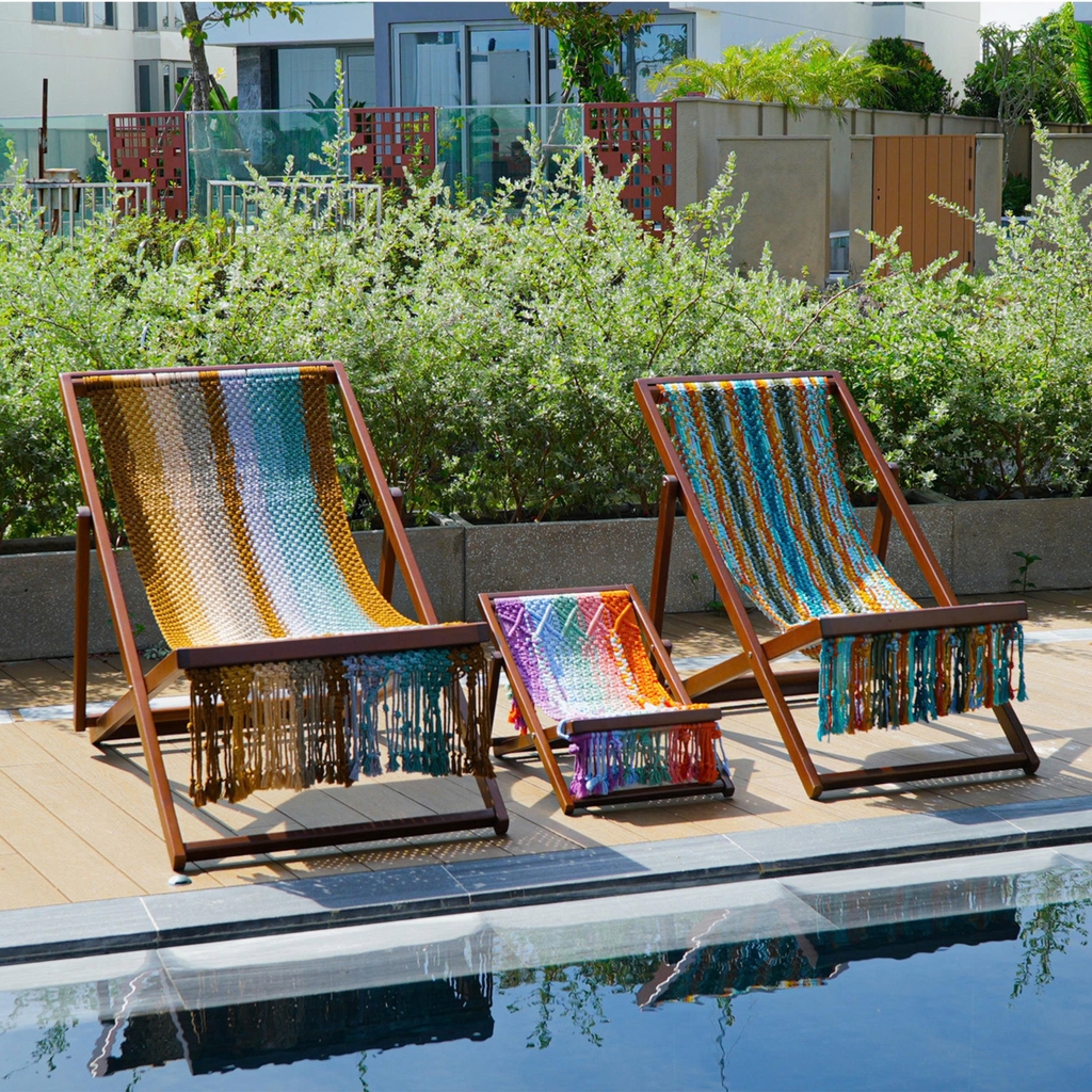 Rivius Prisma – Ghế Macrame Gỗ Gấp Đan Thủ Công Sắc Cầu Vồng Cỡ Trung
