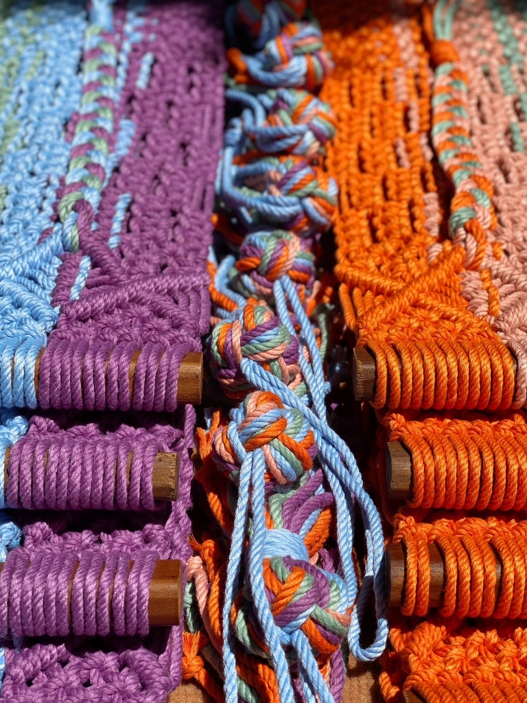 Rivius Prisma - Ghế Macrame gỗ gấp đan thủ công sắc cầu vồng Cỡ Lớn