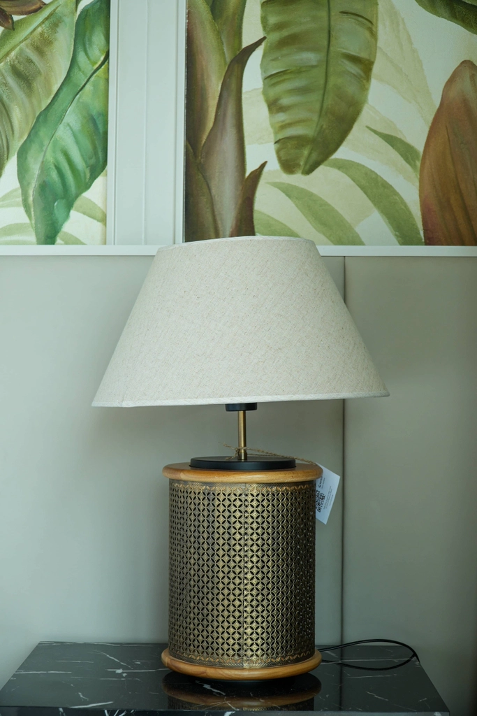 Rivius Ventari – Đèn Bàn Gỗ Mây Hoa Văn Indochine