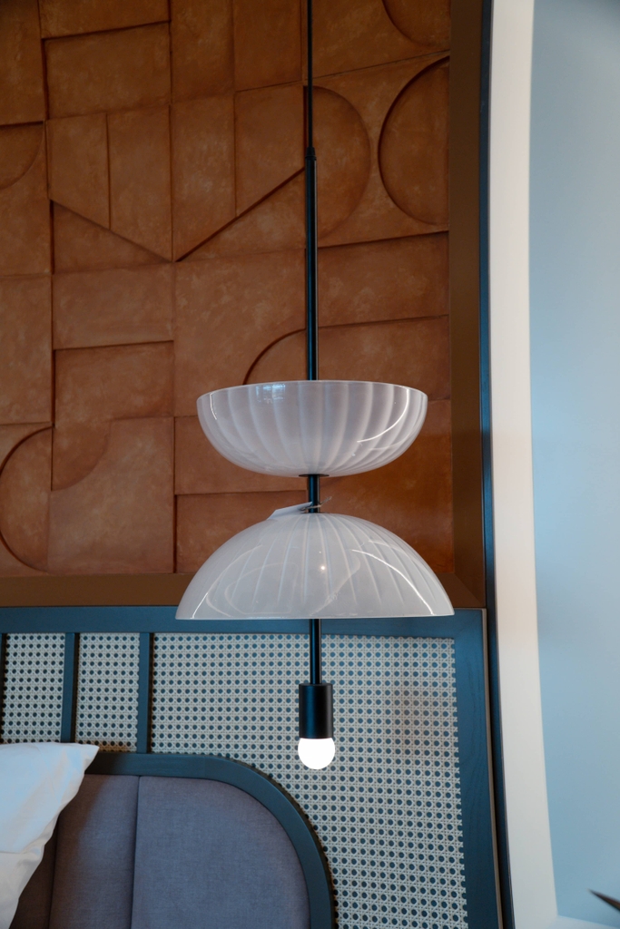 Rivius Lumira – Đèn Treo Trần Hai Nửa Cầu Thủy Tinh Đối Xứng